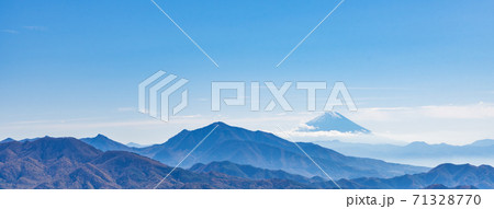 青空の富士山、金ガ岳（かながたけ）、曲岳（まがりだけ） 71328770