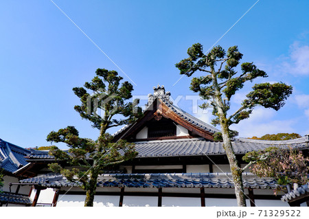 滋賀院門跡 秋の青空の写真素材