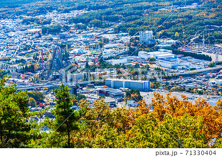 （山梨県）河口湖天上山公園から眺める富士急ハイランド 71330404