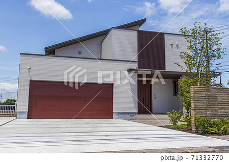 建物_新築住宅、デザイン住宅、玄関、アプローチ 建物_新築住宅、デザイン住宅、玄関、アプローチ 71332770