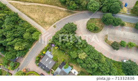 Aerial view from an empty space for parking and turning Aerial view from an empty space for parking and turning 71332836