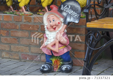Beautiful, decorative sculpture in the garden. Beautiful, decorative sculpture in the garden. 71337321