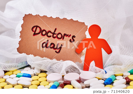 Stickman and scattered pills. 71340620