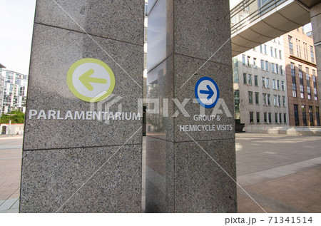 Brussels, Belgium. August 2019. In the European Parliament as a whole, indications for orientation within it. Brussels, Belgium. August 2019. In the European Parliament as a whole, indications for orientation within it. 71341514