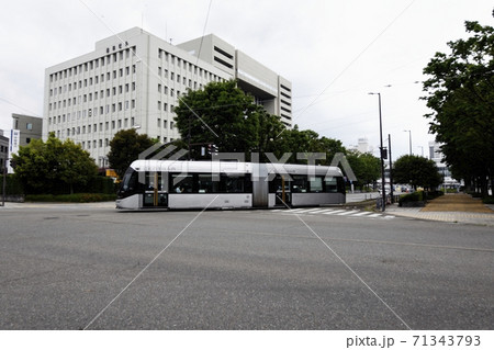 富山駅の北を走る、ポートラム 71343793