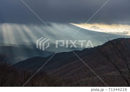 富士山と光芒 富士山と光芒 71344219