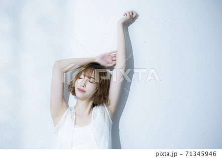 女性　ビューティー　ヘアケア 71345946