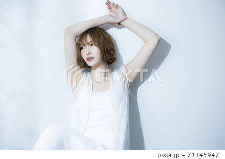 女性　ビューティー　ヘアケア 71345947