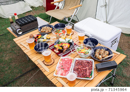 キャンプ料理 71345964