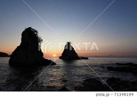 富浦海岸 法華崎遊歩道 海と夕日 夕日の風景 富浦海岸 法華崎遊歩道 海と夕日 夕日の風景 71346194