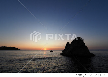 富浦海岸 法華崎遊歩道 海と夕日 夕日の風景 富浦海岸 法華崎遊歩道 海と夕日 夕日の風景 71346197