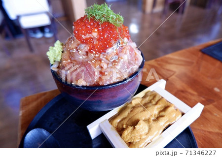 大盛り海鮮丼 大盛り海鮮丼 71346227