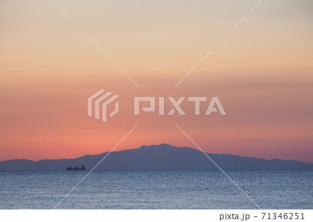 富浦海岸 法華崎遊歩道 海と夕日 夕日の風景 富浦海岸 法華崎遊歩道 海と夕日 夕日の風景 71346251