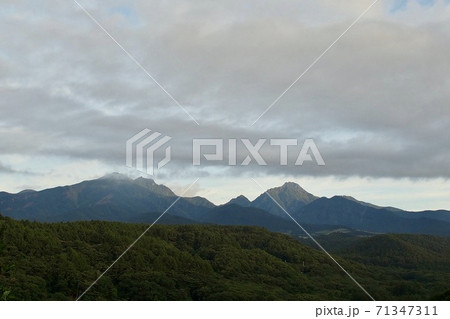 山梨県北杜市 八ヶ岳高原大橋から八ヶ岳 山梨県北杜市 八ヶ岳高原大橋から八ヶ岳 71347311