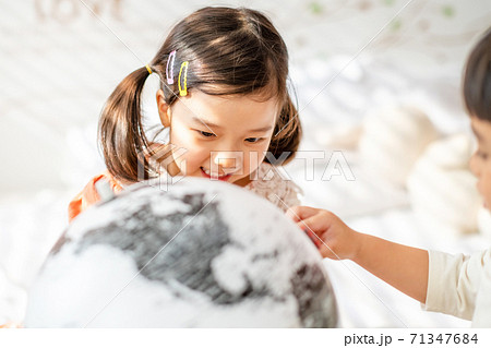 子供 女の子 学習 71347684