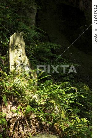 慈愛に満ちた山寺立石寺の地蔵 71348012