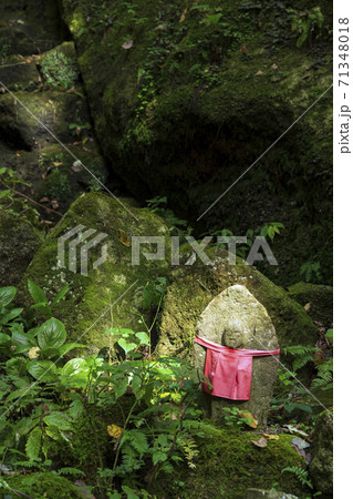 慈愛に満ちた山寺立石寺の地蔵 慈愛に満ちた山寺立石寺の地蔵 71348018
