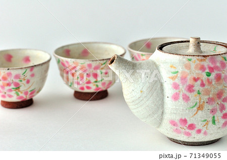 桜絵柄の急須と湯呑 桜絵柄の急須と湯呑 71349055