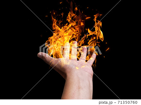 手から燃え上がる炎のイラスト素材