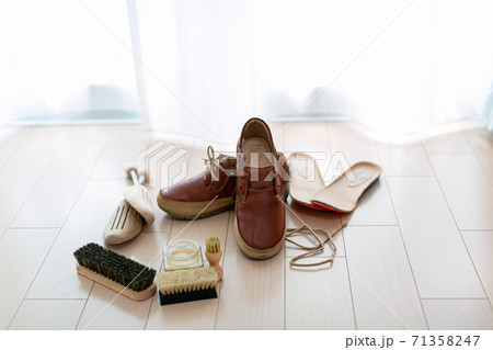 靴の手入れ 71358247
