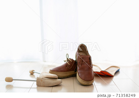 靴の手入れ 靴の手入れ 71358249