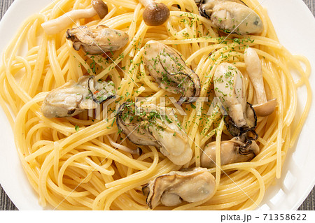 Spaghetti with oysters. - Stock Photo [71358622] - PIXTA