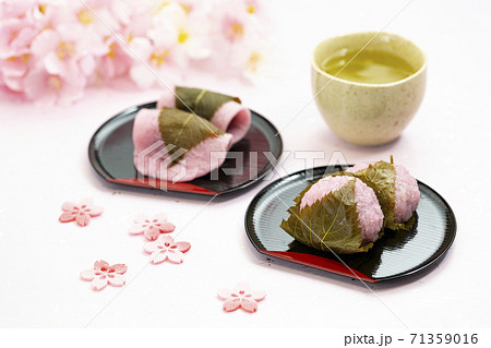 春の和菓子桜餅_道明寺餅と長明寺餅 春の和菓子桜餅_道明寺餅と長明寺餅 71359016