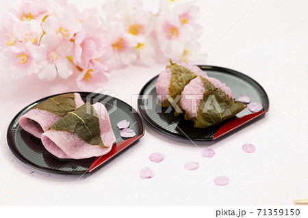 春の和菓子桜餅_道明寺餅と長明寺餅 71359150