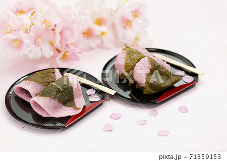 春の和菓子桜餅_道明寺餅と長明寺餅 春の和菓子桜餅_道明寺餅と長明寺餅 71359153