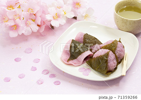 春の和菓子桜餅_道明寺餅と長明寺餅 71359266