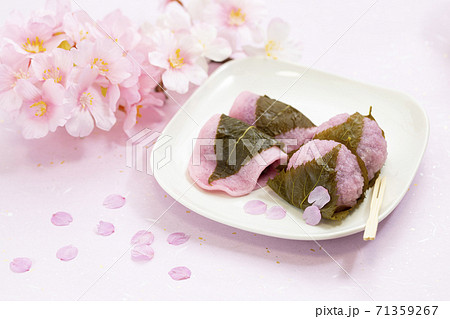 春の和菓子桜餅_道明寺餅と長明寺餅 71359267