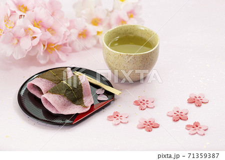 春の和菓子桜餅_関東風長明寺餅 71359387