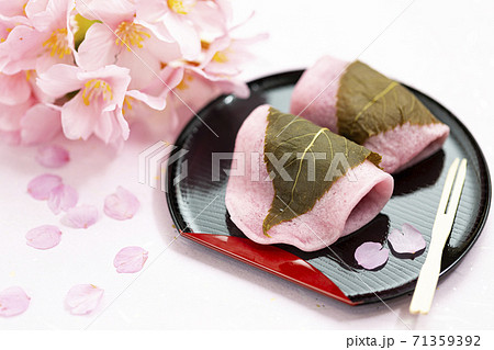 春の和菓子桜餅_関東風長明寺餅 71359392