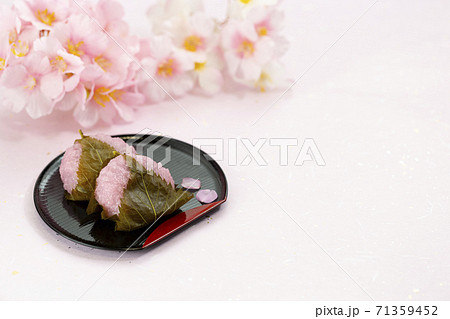 春の和菓子桜餅_関西風道明寺餅 71359452