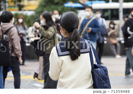 駅　ｊｋ　ｊｃ　盗撮 渋谷スクランブル交差点いた制服の女の子の後ろ姿の写真素材 [71359489] - PIXTA