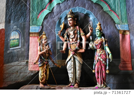 バツーケーブ（バツーケイブ・バトゥ洞窟）・マレーシア 71361727