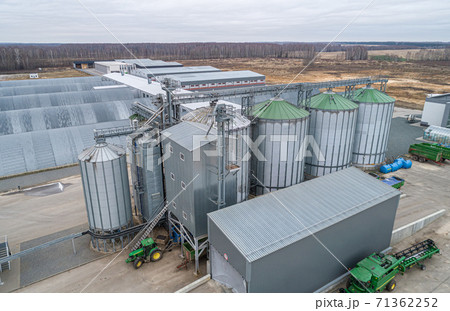 the modern agricultural sector. Top view, autumn. Metal hangars-vegetable stores 71362252
