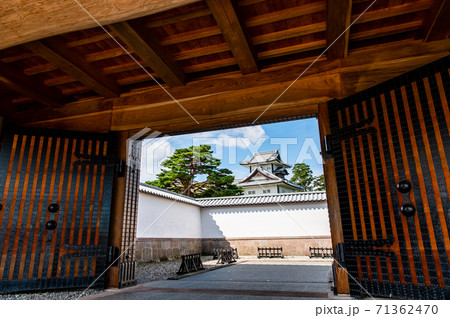 石川県金沢市　金沢城（河北門二の門から菱櫓を望む） 71362470