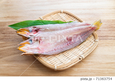 生の赤カマス 開き 生の赤カマス 開き 71363754