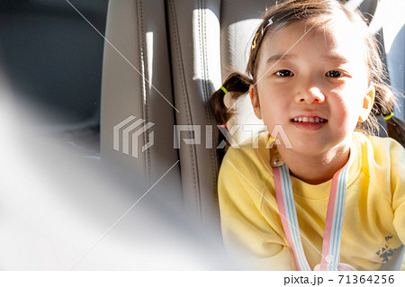 子供 自動車 バス 71364256