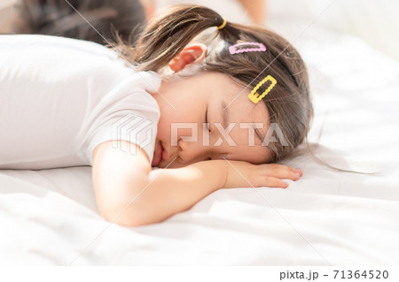 子供 ライフスタイル 昼寝 71364520