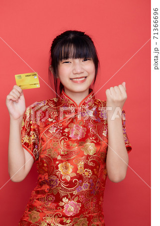 woman wear cheongsam with a credit card shopping 71366696