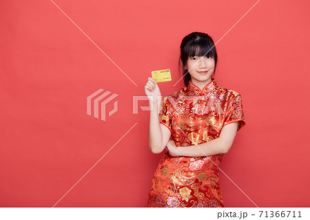 woman wear cheongsam with a credit card shopping woman wear cheongsam with a credit card shopping 71366711