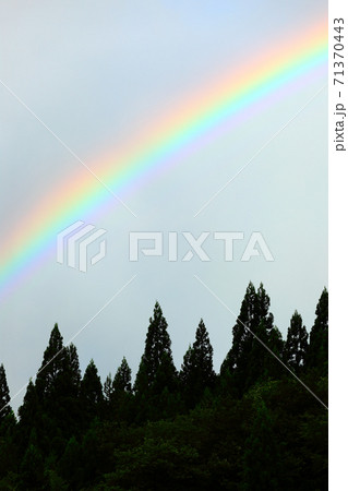 虹　初秋の虹　　　 71370443