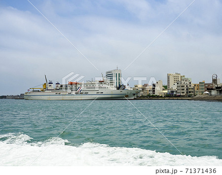 台湾・澎湖諸島 馬公港停泊中のフェリー台華輪 / TAI HUA ferry at Makung 71371436