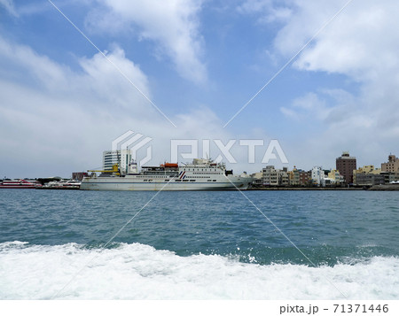 台湾・澎湖諸島 馬公港停泊中のフェリー台華輪 / TAI HUA ferry at Makung 71371446