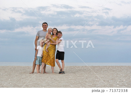 Happy family at sea summer. Mom, dad and three children. Family lifestyle. 71372338