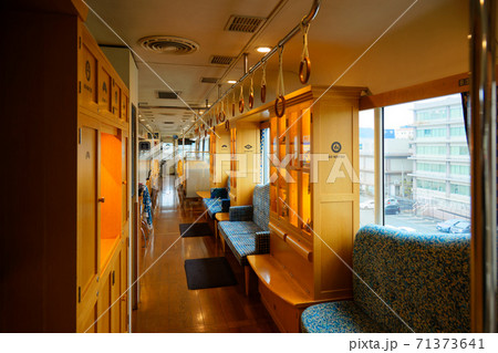 京都丹後鉄道 福知山駅に停車中の青松号の車内 京都丹後鉄道 福知山駅に停車中の青松号の車内 71373641