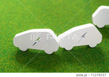 EV　自動車　自動運転 71376537