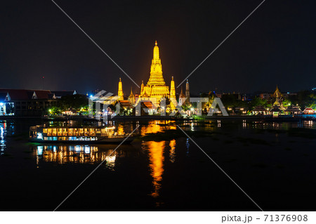 Wat Arun with Chao Phraya river at night in Bangkok, Thailand 71376908